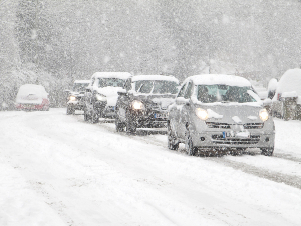 La neige arrive : pensez aux pneus hiver !